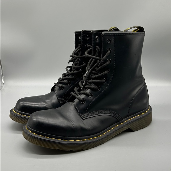 Like new Dr Martin AirWair 11821 Women Hi Leather Boots Black - Picture 2 of 9